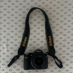 Nikon D5000 Camera w Strap and Bag